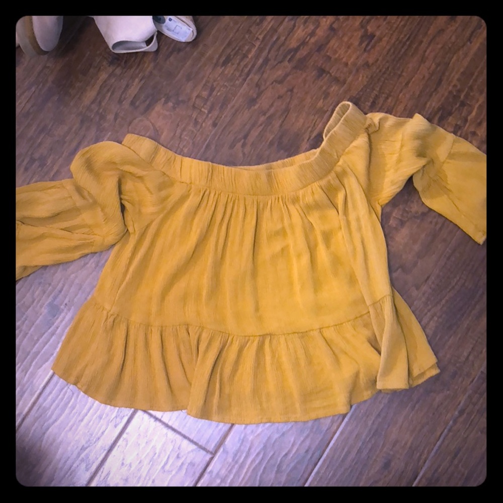 Off the shoulder crop blouse
